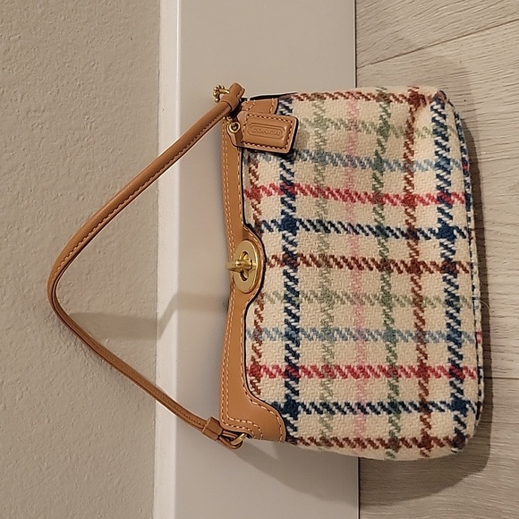 Coach Handbags - Coach Vintage Wool Wristlet